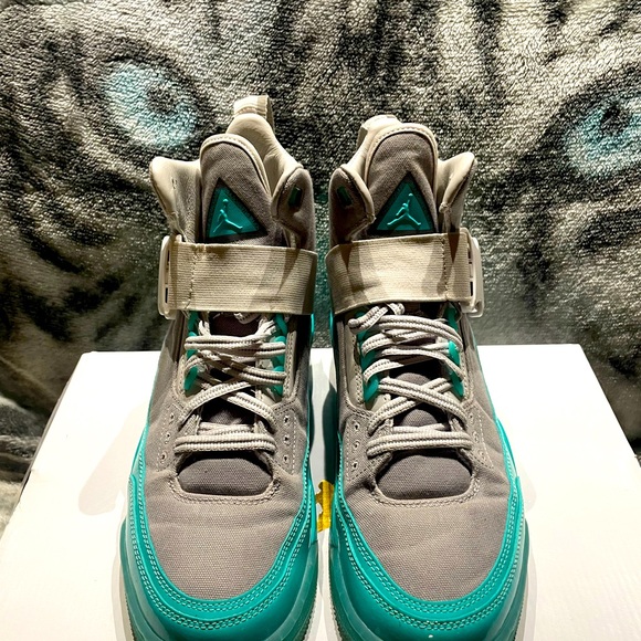 Jordan 3s Retro Explorer ‘Tropical Twist’ - Picture 5 of 9